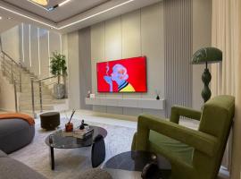 Luxury 4 bedroom duplex Lekki with WiFi, hotel a Bamgbose