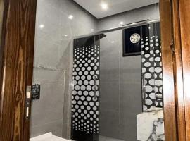 سبانا شاليه, hotel u gradu Džeraš
