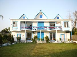 Sundown Resort, hotel em Noida