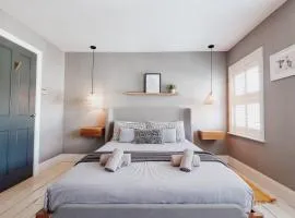Salterns House - Coastal Escape near Sandbanks