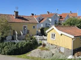 Charming cottage by the sea in Stocken SE09171