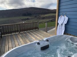 Ledmacoy Shepherds Huts, khách sạn ở Strathdon