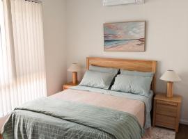 Modern Private Guest Suite Sleeps 4 Free Parking Quiet Area: Capalaba şehrinde bir otel