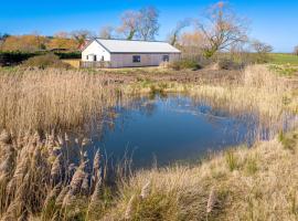Otto- Private Norfolk Retreat dog friendly garden, khách sạn ở Cley next the Sea