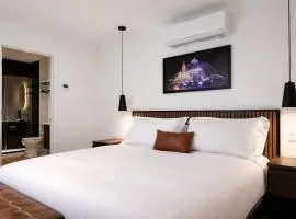 Room with 1 King-Size bed Downtown Quebec