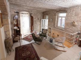 Island mementos - holiday home Paloc, Hotel in Supetar