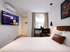 Room with a Queen Bed Downtown Quebec City