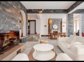 Modern Sea View Escape I Poolside Luxury Villa، فندق في توزلا