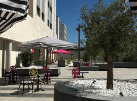 Meet Me Madrid Hotel, &xi;&epsilon;&nu;&omicron;&delta;&omicron;&chi;&epsilon;ί&omicron; &kappa;&omicron;&nu;&tau;ά &sigma;&tau;&omicron; &Alpha;&epsilon;&rho;&omicron;&delta;&rho;ό&mu;&iota;&omicron; &Mu;&alpha;&delta;&rho;ί&tau;&eta;&sigmaf; Adolfo Suarez Barajas, &Mu;&alpha;&delta;&rho;ί&tau;&eta;