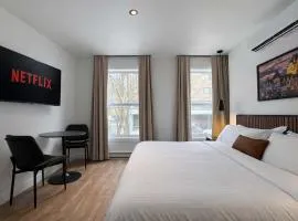 Room with a King-Size Bed Downtown Quebec City