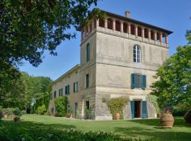 Villa Gioli, Historic Tuscan Villa with Pool & Private Park, hotel din Fauglia