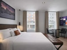Room with 1 Queen Bed Downtown Quebec