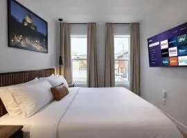 Room with 1 King Bed Downtown Quebec City
