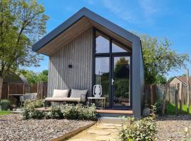 Luxe tinyhouse voor 2 personen met hottub, hotel a Meerssen