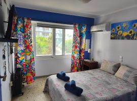Studio By the Beach, hotel en Saronida