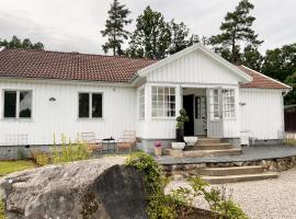 Rural charm and modern comfort close to nature and swimming - SE08016, hotel u gradu Ljung