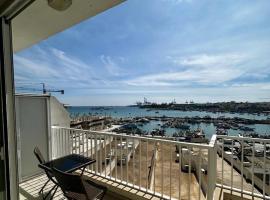 Marsaxlokk SeaView 2 Bedroom Penthouse, Hotel in Marsaxlokk