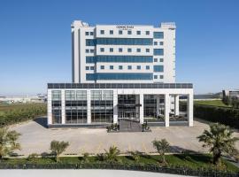 Crowne Plaza Istanbul - West by IHG، فندق في إسطنبول