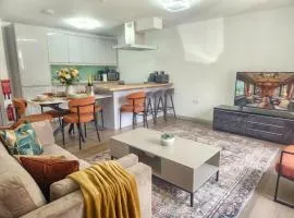 Horizon House, Luxury 2-Bedroom Ground floor flat, Parking, WiFi, Netflix