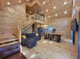 Log Cabin Game Room Hot Tub Close to Lake