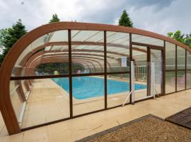 Le Village des Monédières: Chamberet şehrinde bir otel