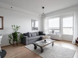 Modern 1BR Apt with Amazing Views, Balcony & Sauna