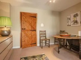 Cottage in lovely Rossett Village sleeps 7