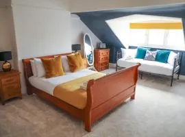 8 person home in Hoylake - The Wirral Peninsula