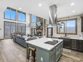 Luxury Cabin spectacular views Hot Tub Theater