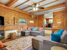 Serene Hilltop Hideaway: 7 Mi to Weatherford!, Hotel in Hudson Oaks