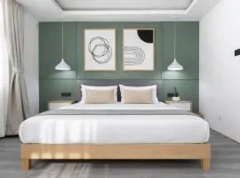 Cosy 1 Bedroom Studio with King Bed Kitchenet in Central Kathmandu with Terrace