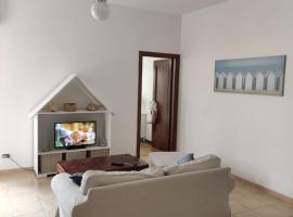 2A - Prima Fila, PianoTerra, Via Procida-Villa Rosa, Hotel in Villa Rosa