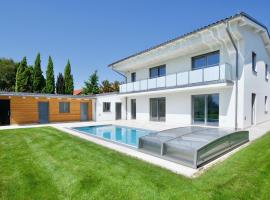 Villa 60, luxuriöse Villa mit Pool, Sauna und großem Garten, Hotel in Gols