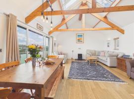 Top Deck Falmouth – Harbour Views & Parking, hotel v mestu Falmouth