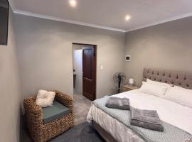 LuVic Guesthouse, hotel em Naboomspruit
