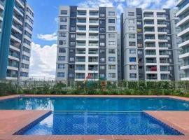 Modern Studio 1 Bed and 1 Bathroom Near Airport & SGR Perfect Staycation, hotel i Syokimau
