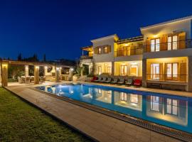 Villa 151 Luxury Villa - Private Pool and Tennis Court, hotel a Kouklia