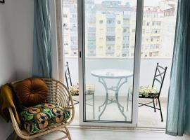 Modern Apartment in Cacém Near Train to Lisbon, hotel di Cacem