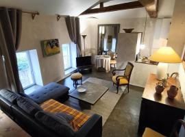 Appartement de caractères, Hotel in Denicé