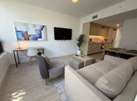 Stylish Downtown Miami Condo with Pool and Gym