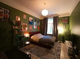 Stylish & Pet-Friendly Apt with Free Parking & Check-in