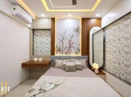 Hotel Q victoria palace #tajmahal corridor & hotel lane
