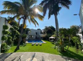 Casa de descanso, alberca, asador, jardín, 15 huéspedes, Hotel in Temixco
