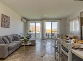 Balos Breeze Seaside House - Walk to Beach