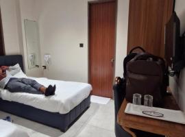 Fun Hotels Dahej, hotel a Vengni