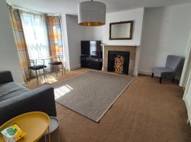 Spacious Central Reading Flat, 2 Double Beds, Wi-Fi, Parking, hotel i Reading