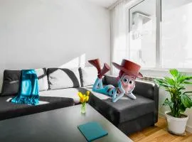 Work-Friendly Space AC Steps from Metro