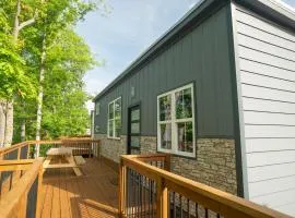 Greystone - Cozy 2-bedroom Tiny Home in soothing Anderson SC on Lake Hartwell
