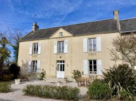 Les chambres d'Omaha Beach Etablissement avec deux chambres d'hôtes, petit-déjeuner compris fait-maison et produits locaux，濱海維耶維爾的飯店