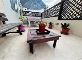 Bright and quiet escape in Malta!, hotel sa Marsaskala